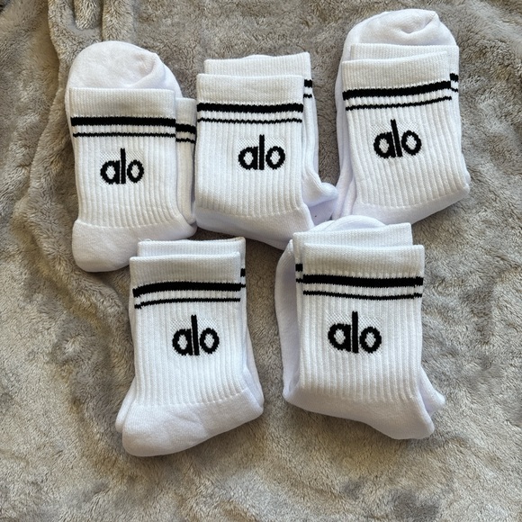 Accessories - alo yoga 5 pack half crew throwback socks brand new white